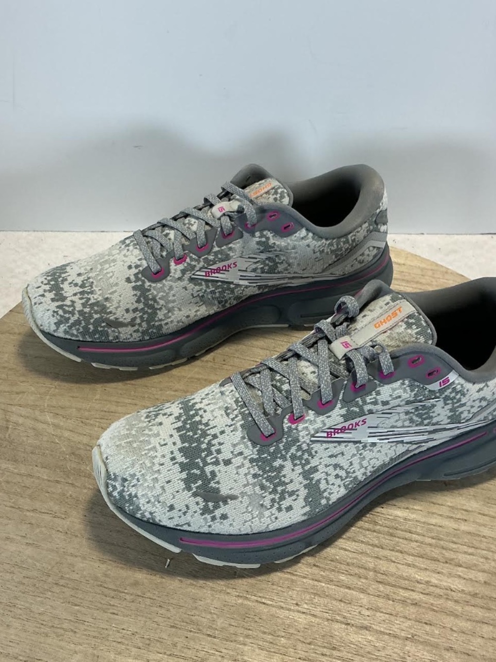 Brooks Ghost 15 Women’s 9.5 B Gray Pink Running Shoes 1203801B147 - Picture 2 of 7